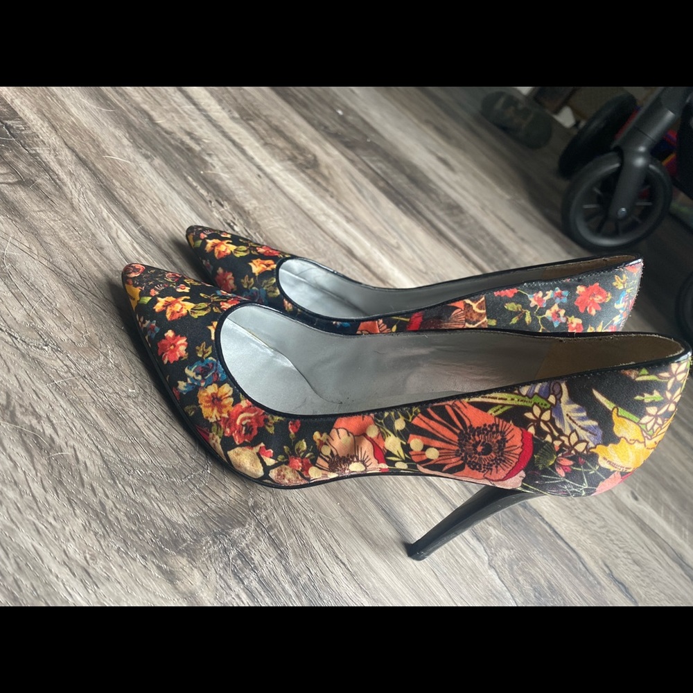 2/$20 Guess heels size 8